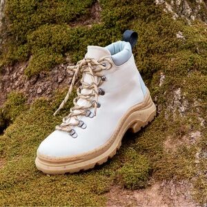 Thesus (Alice + Whittles) The Allegra Weekend Lace Up Boot Sz EU 37 / US 6.5